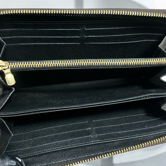 2020’ Louis Vuitton Giant Reverse Monogram Zippy Wallet - Picture 5 of 12